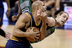 Kelly Olynyk undergoes successful surgery on right shoulder, may miss 5 months for Boston Celtics