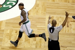 Isaiah Thomas drops career-high 42 points as Boston Celtics beat Atlanta Hawks 111-103 in Game 3