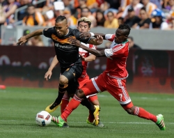 Gershon Koffie and Lee Nguyen chase down the Dynamo&#039;s Alex