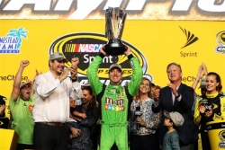 Kyle Busch Wins at Homestead, Crowned Sprint Cup Champion