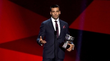 Patrice Bergeron wins his record-tying fourth Selke trophy.